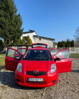 Toyota Yaris cena 11700 przebieg: 170000, rok produkcji 2007 z Radomsko małe 154